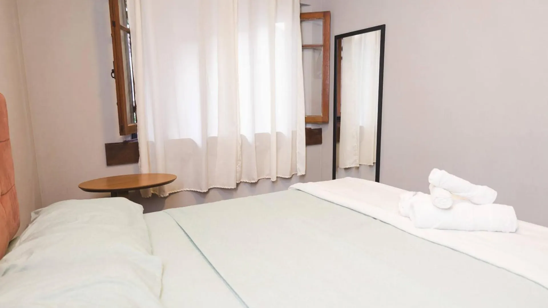 Hostel Jardim Das Bruxas 410 Florianopolis Homestay